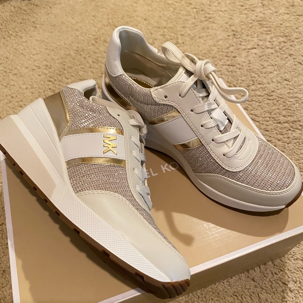 Shoes - Picture 4 of 4